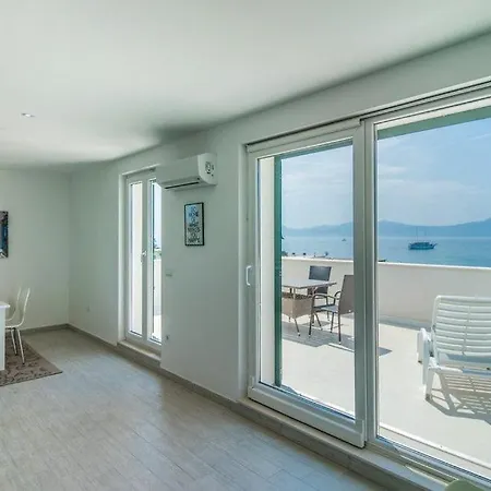 Villa Sucuraj *