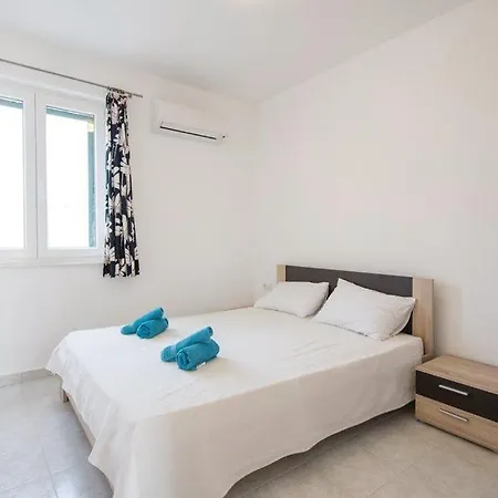 Apartment Villa Sucuraj *