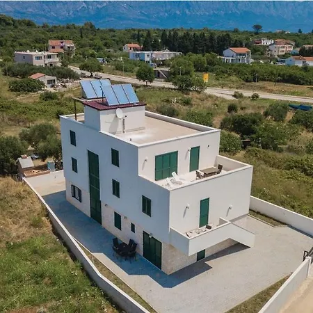 Villa Sucuraj