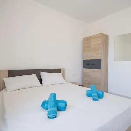 Apartment Villa Sucuraj
